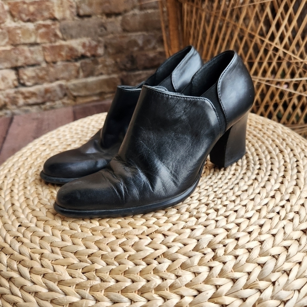 Apostrophe Leather Slip On Boots